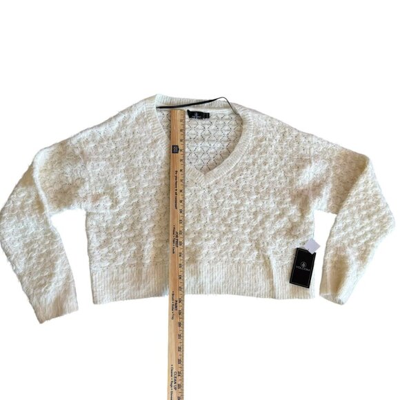 Volcom Ivory Textured Fuzzy V-Neck cropped Sweater Women’s Size L | NWT $70 - Picture 6 of 7